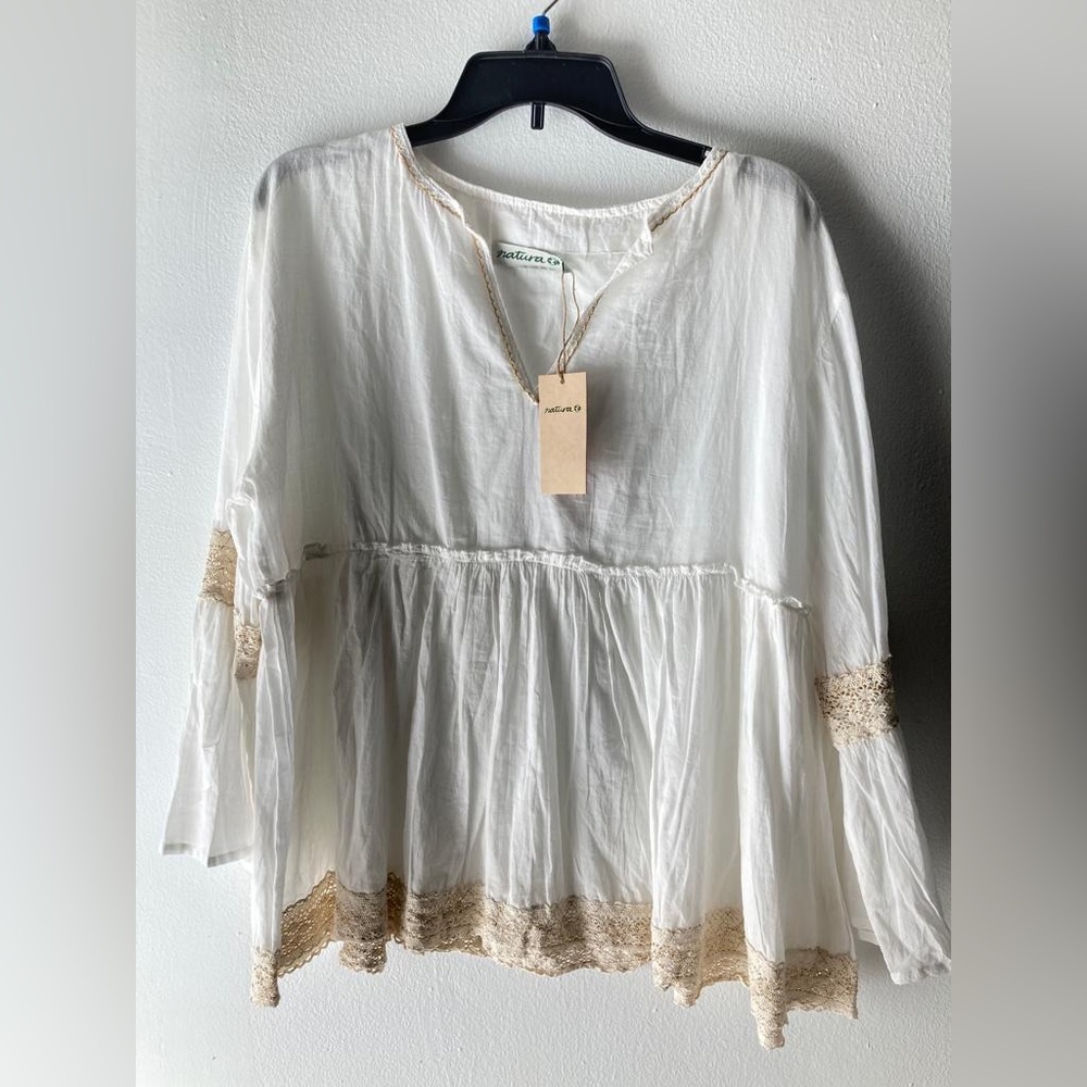 Women’s Natura top hippi size Large -white
